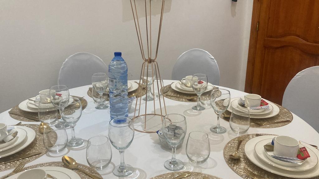Location Table,, chaise, Service complet, Enlèvement ou Envoi