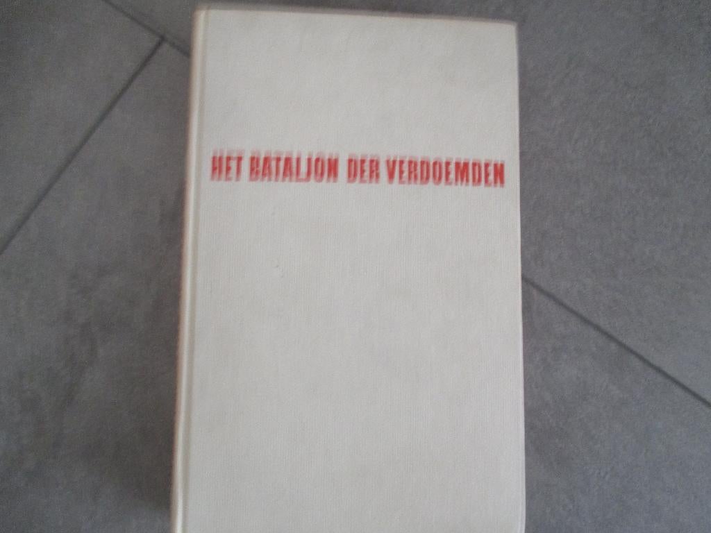 Bataljon der verdoemden (1961) Sven Hassel, Boeken, Ophalen of Verzenden, Gelezen