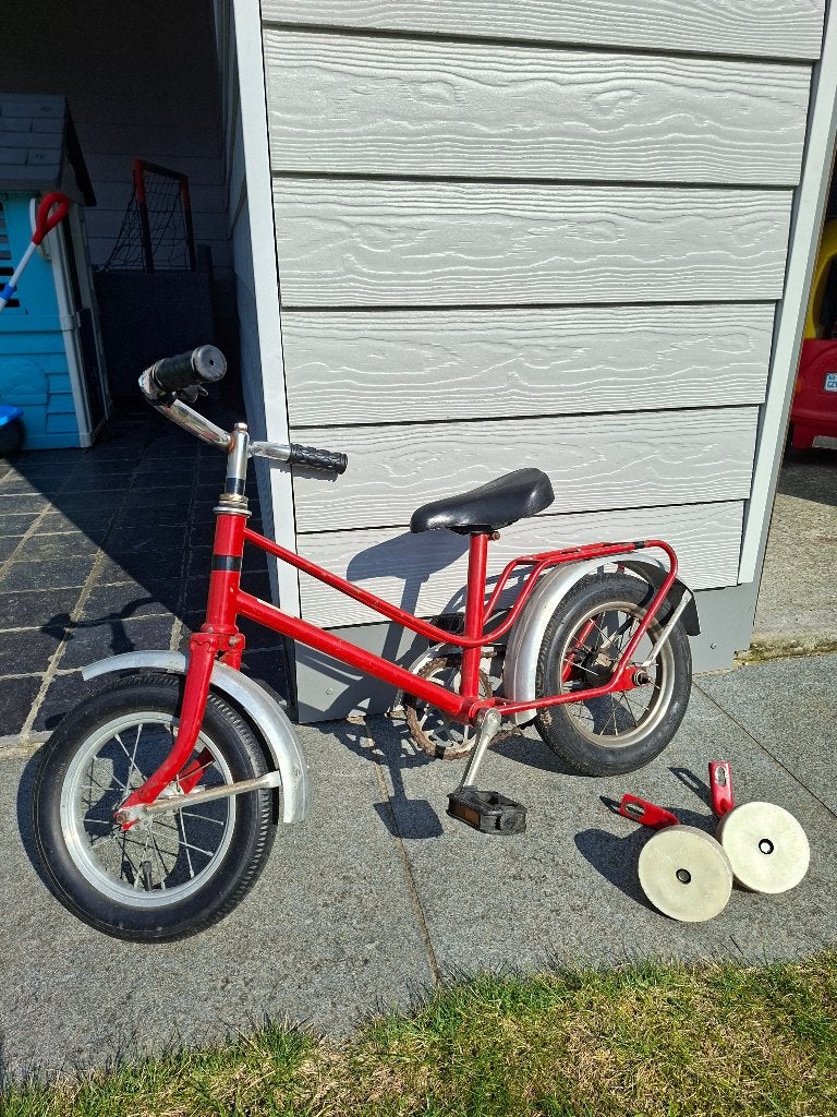 Kleine kinderfiets om te leren fietsen, Fietsen en Brommers, Fietsen | Kinderfietsjes, Ophalen, Gebruikt, Terugtraprem, Minder dan 16 inch