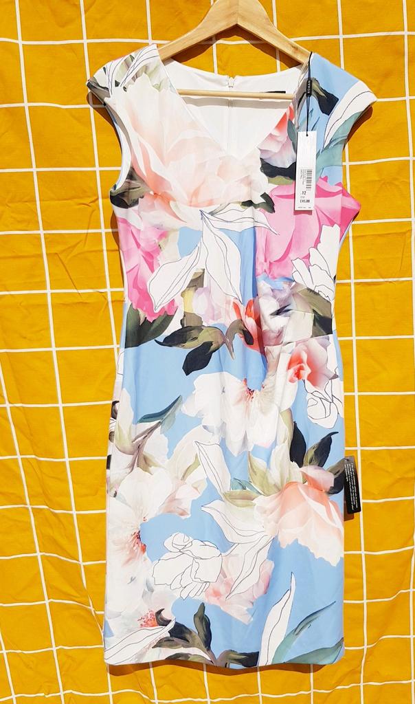 Jolie robe à  FLEURS neuve💋 ( marque anglaise), Vêtements | Femmes, Marque anglaise, Enlèvement ou Envoi, Neuf