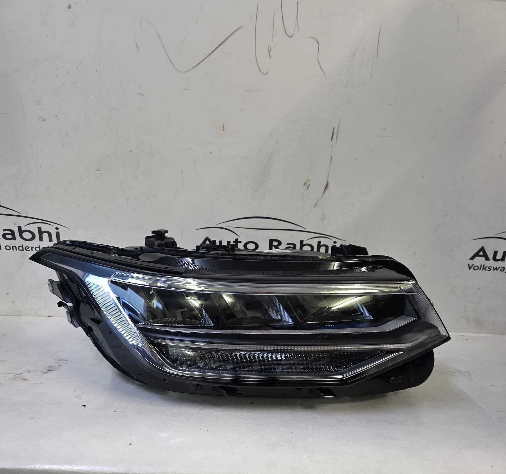 VW Tiguan Koplamp Rechts LED All Space Origineel! 5NN941036B, Gebruikt, -, -, Ophalen of Verzenden