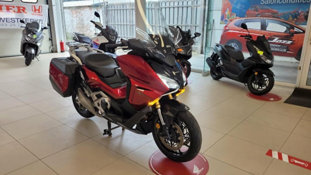 Honda Forza 750 ( weinig km ), Motoren, Motoren | Honda, Particulier, Scooter, meer dan 35 kW, 2 cilinders, Motorrijbewijs A, ABS