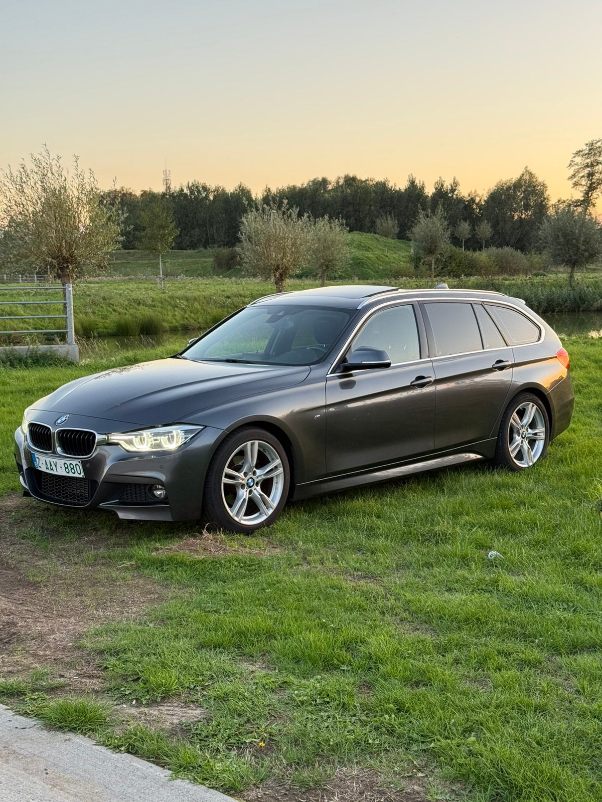 BMW F31 318D Automaat M Pack /Pano/ Digitale Dash / Camera, Auto's, Automaat, Euro 6, Leder, Bedrijf