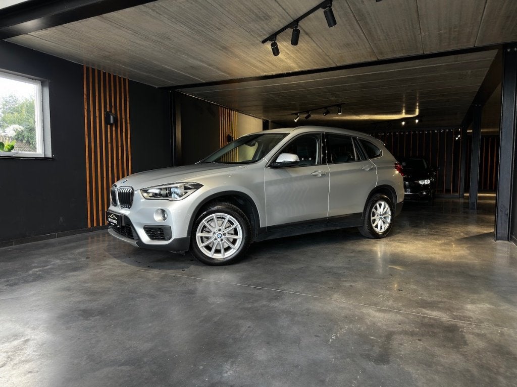 BMW X1 1.5iA sDrive18i | Sensoren | Camera | Navi | BT | ..., Leder, 5 zetels, SUV of Terreinwagen, Zilver of Grijs