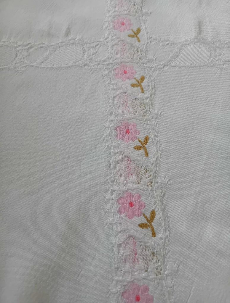 Vintage tafelkleed met roze bloemetjes, 125x315cm, Huis en Inrichting, Tafelkleden, Ophalen of Verzenden, Zo goed als nieuw, Rechthoek