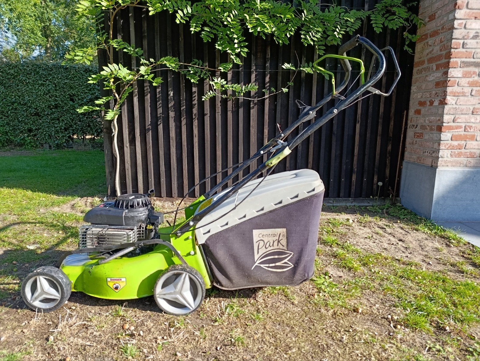 Zelftrekker  grasmaaier Central park, Tuin en Terras, Gebruikt, Opvangbak, Benzine-grasmaaier, 40 t/m 49 cm