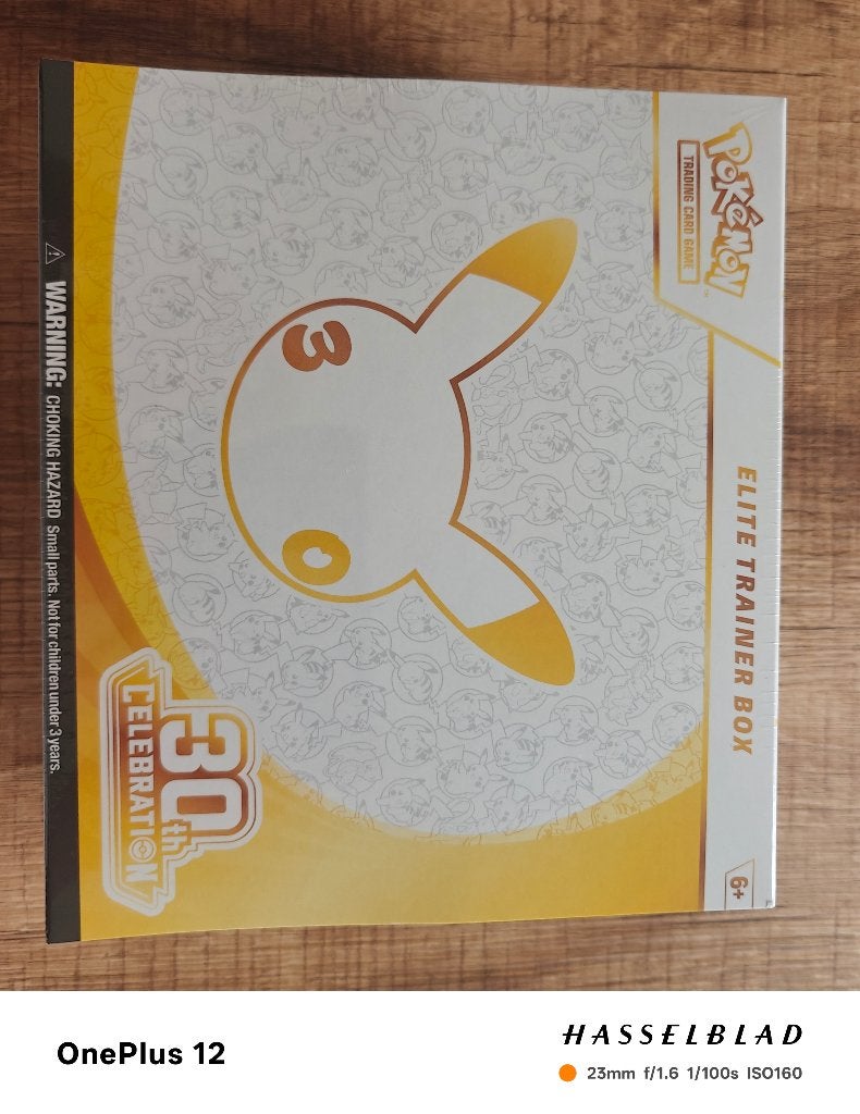 Etb pokemon, Ophalen of Verzenden, Nieuw, Boosterbox