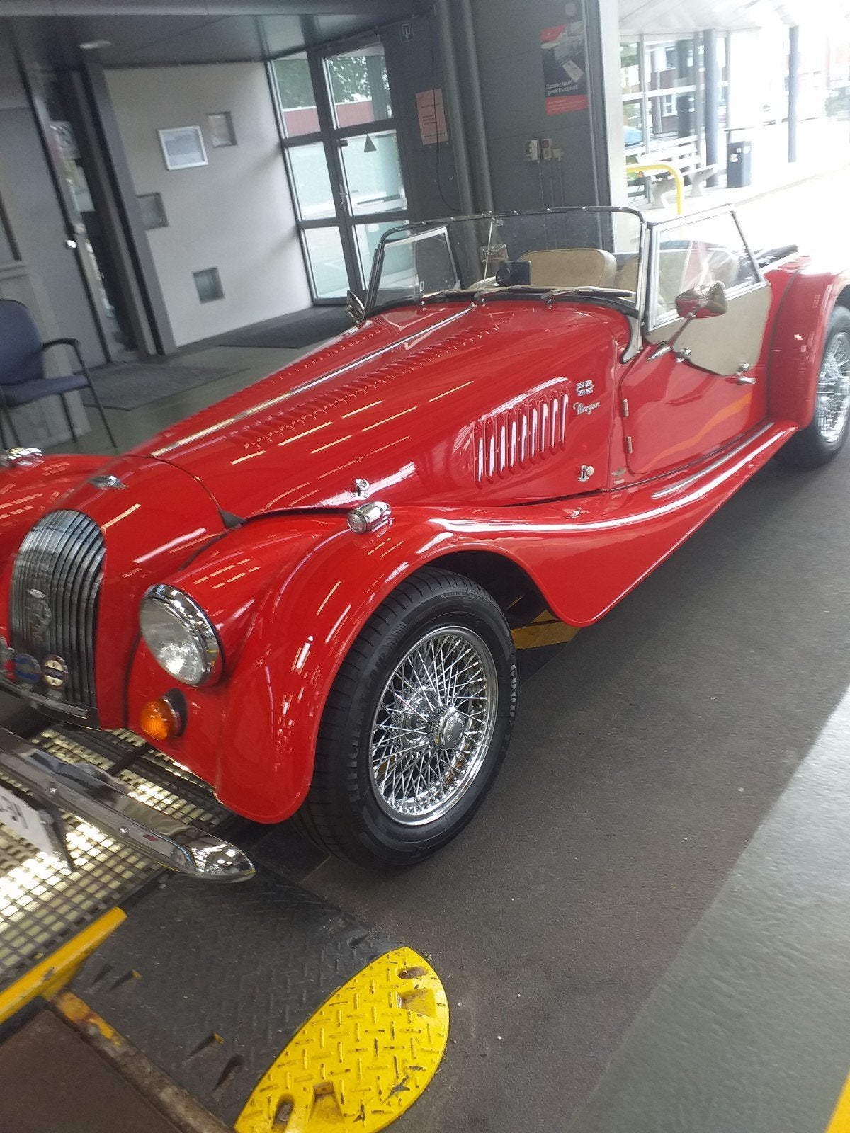 Morgan Plus 8 cylindres, Autos, Achat, Beige, Beige, Particulier