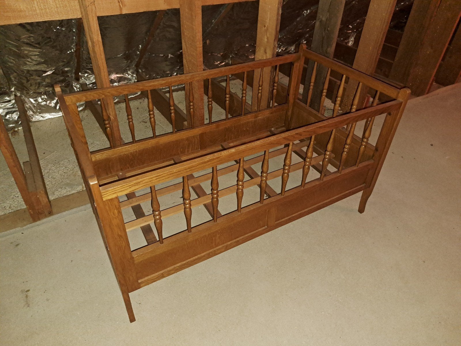 babybedje massief hout L124xB66xH68cm, Kinderen en Baby's, Ophalen, Gebruikt, Lattenbodem, Minder dan 140 cm