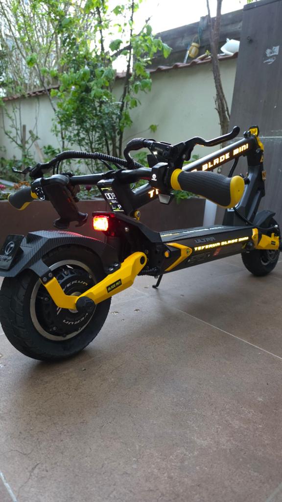 TROTTINETTE ELECTRIQUE TEVERUN BLADE MINI ULTRA 60V 27A, Enlèvement