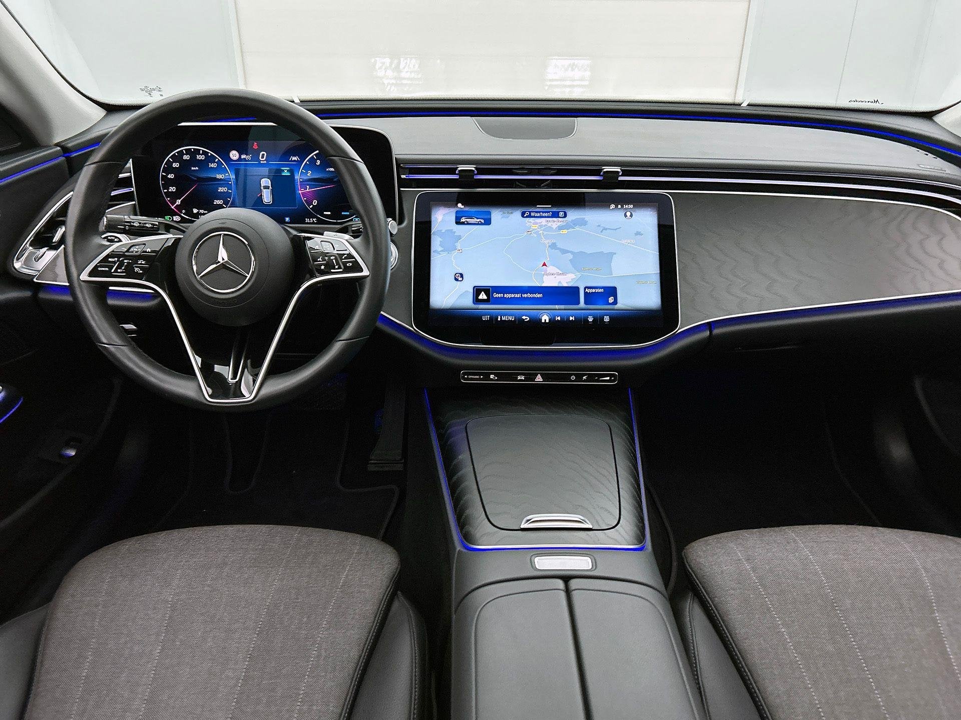 Mercedes-Benz E-Klasse 200 Break Luxury Line | Panoramisch D, Autos, Mercedes-Benz, Achat, Entreprise, 1905 kg, Entretenue par le concessionnaire