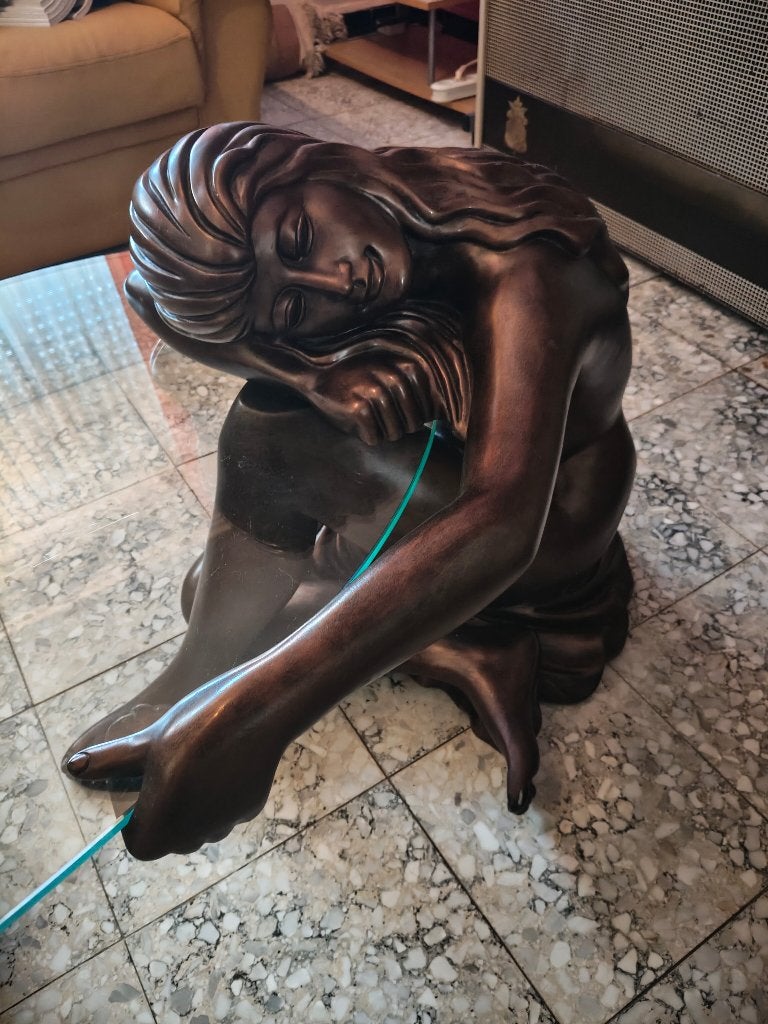 Table basse en verre unique avec une statue de femme, 50 à 100 cm, Comme neuf, Verre, Enlèvement