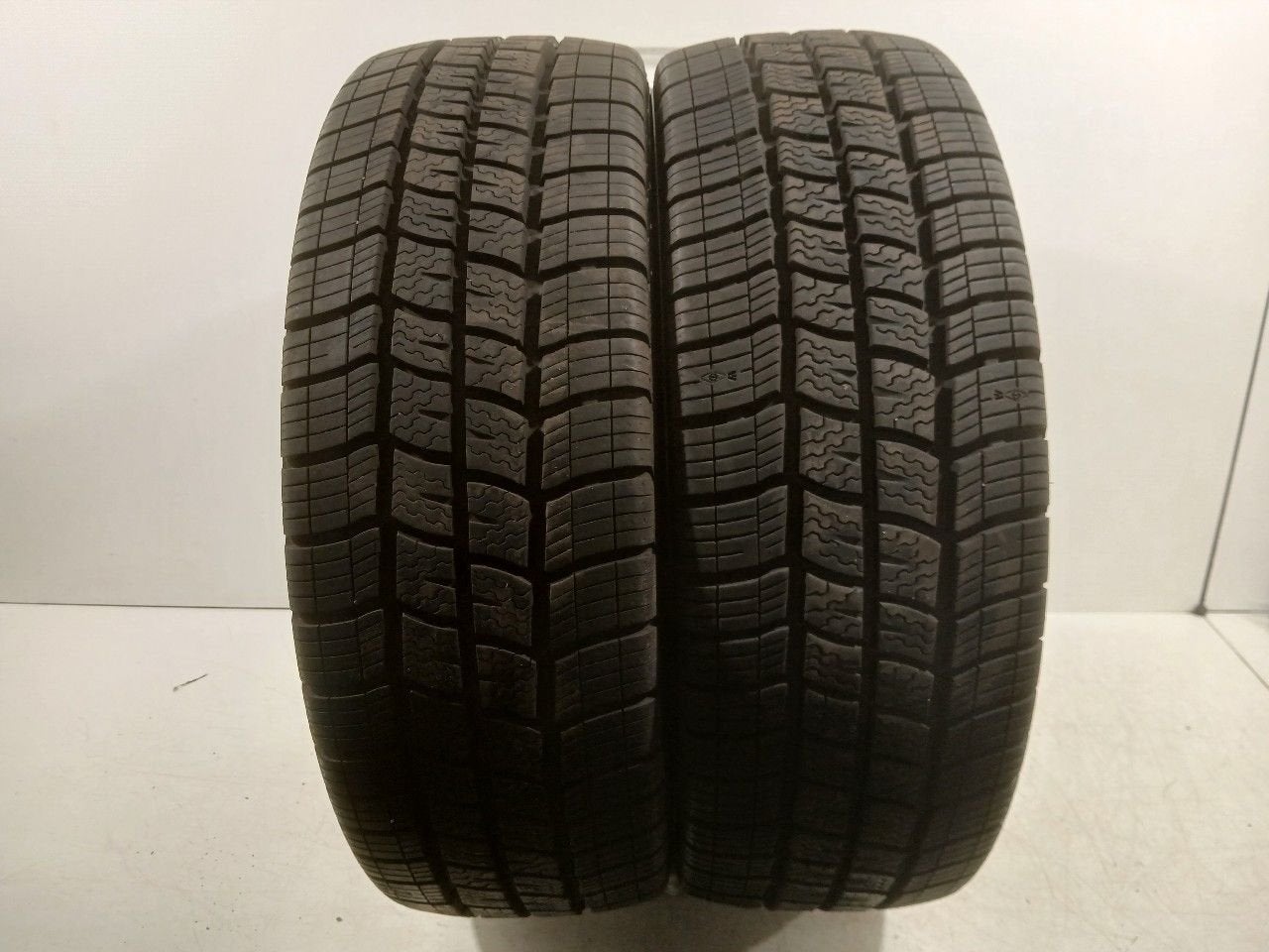 Bandenset 2 stuks 4-Seizoenen 215 60 R17, Auto-onderdelen, Onderdelen@venauto.nl, Van der Ven Autorecycling B.V., Ettenseweg 76, 4706 PB Roosendaal, The Netherlands