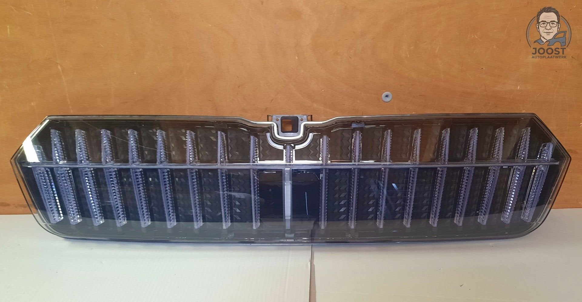 Grille met verlichting Skoda Enyaq IV v.a 2020 5LA941107A, -, Origine de la pièce connue, Utilisé, Skoda