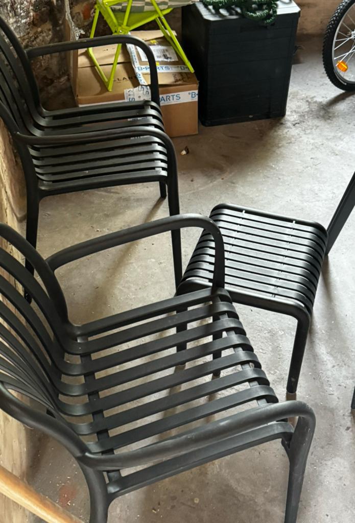 2 chaises et petite table action neuf monter mais pasutilisé, Tuin en Terras, Ophalen, Zo goed als nieuw
