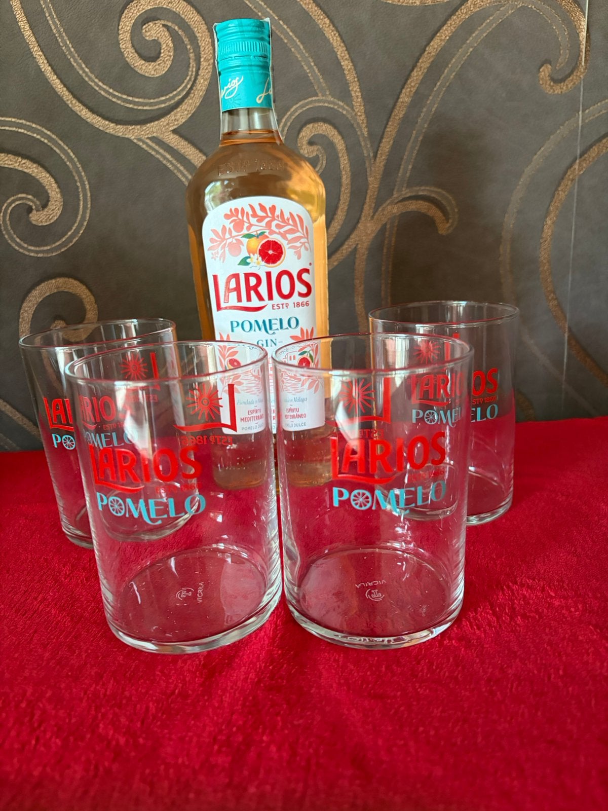 Gles gin met 4 glazen, Verzamelen, Glas en Drinkglazen, Ophalen, Zo goed als nieuw, Overige typen