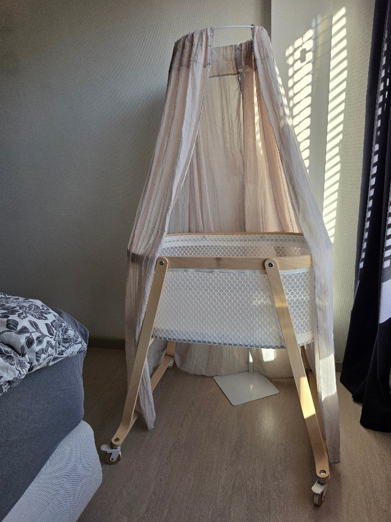Lit bébé IKEA ÄLSKVÄRD avec matelas - ensemble comme neuf, Enfants & Bébés, Enlèvement ou Envoi, Comme neuf, Berceau