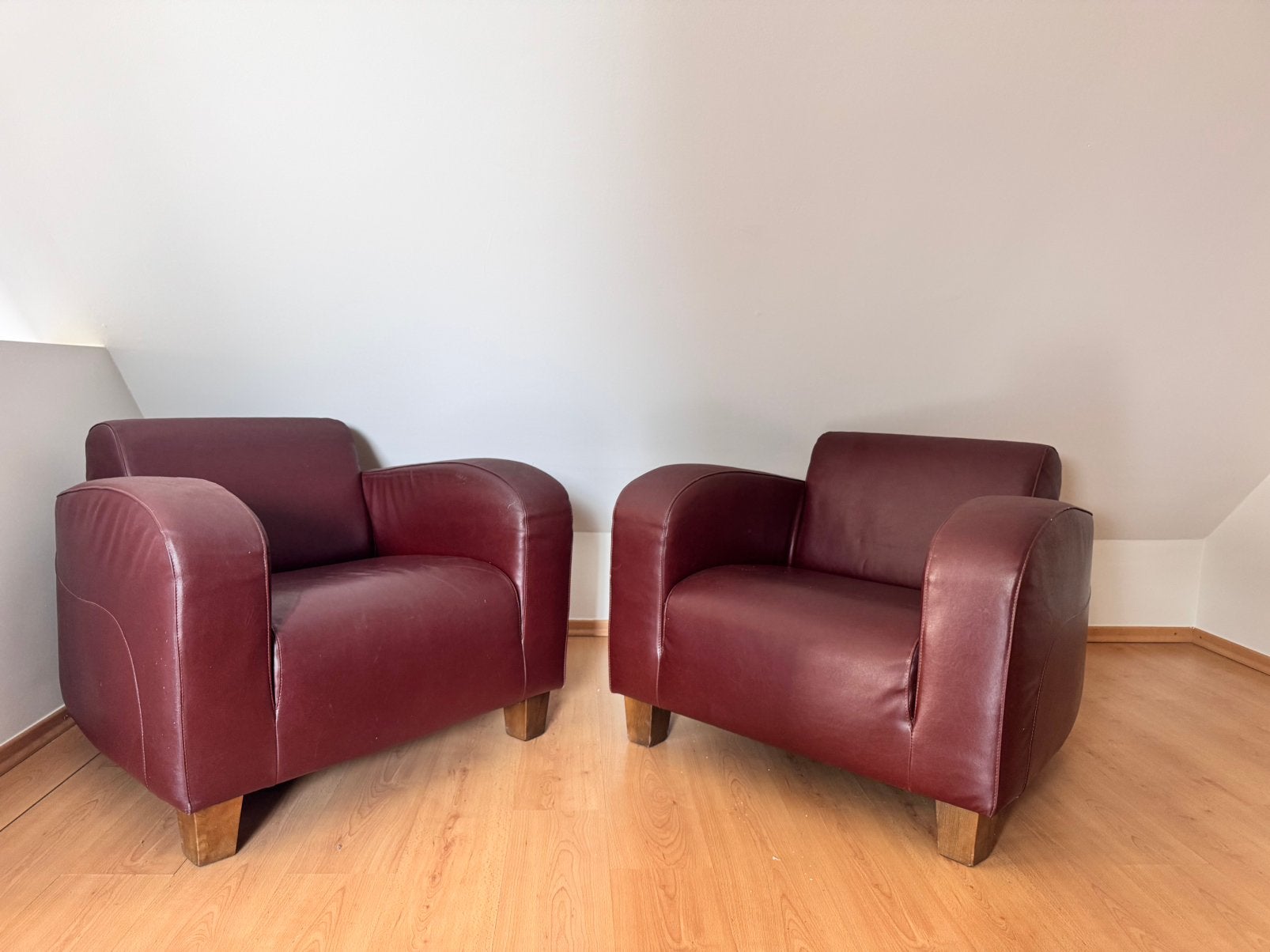 2 x lederen fauteuils in bordeauxrood, Ophalen, Zo goed als nieuw