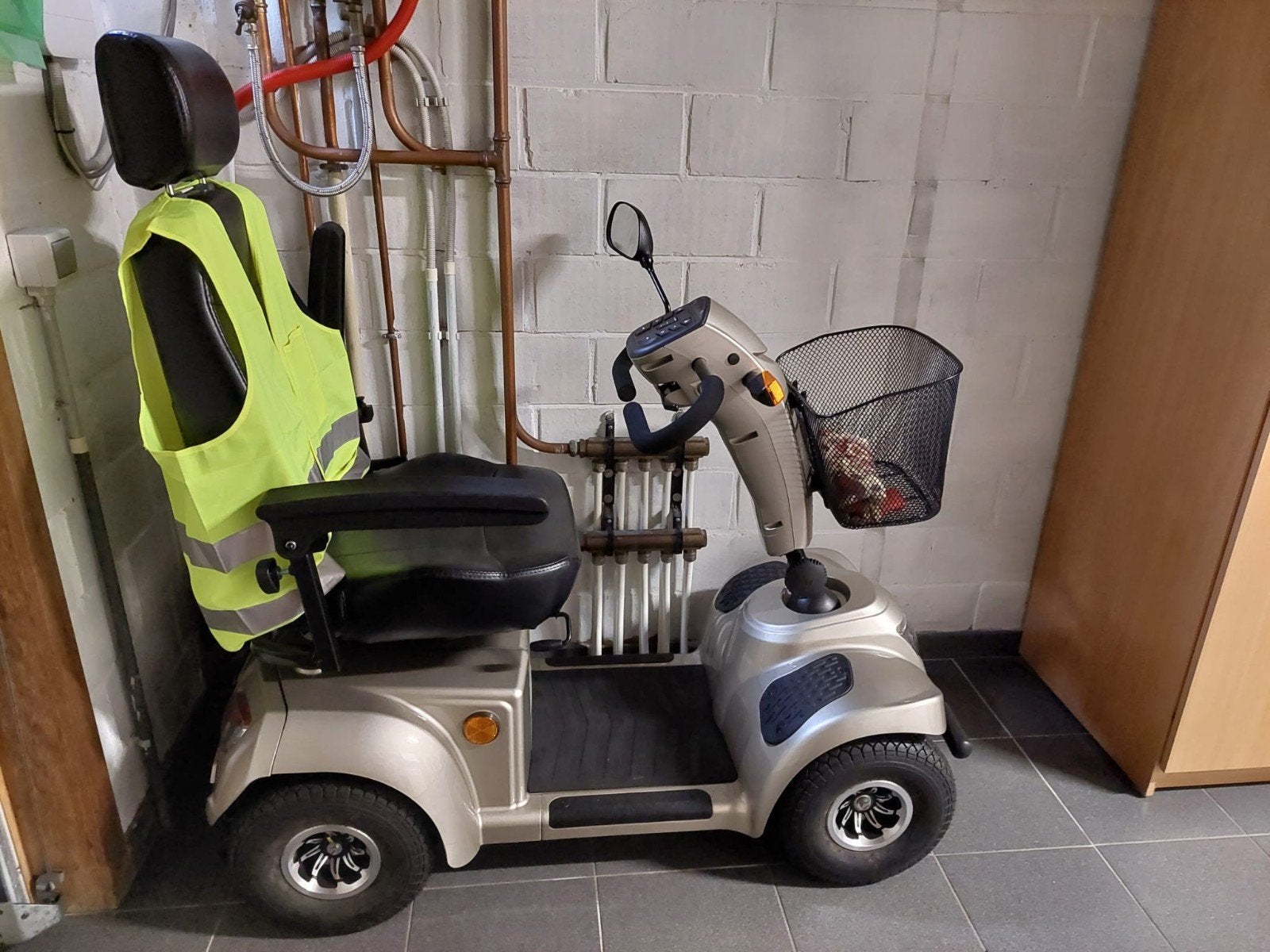 mobiele scooter, Diversen, Zo goed als nieuw, 15 km of minder, 11 t/m 15 km/u, Ophalen