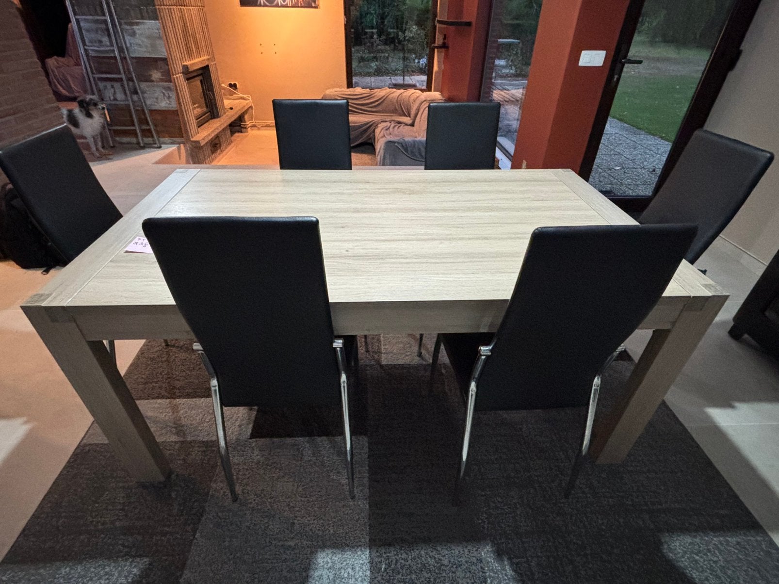 Eettafel (licht eiken houtlook) met 6 zwarte stoelen, Huis en Inrichting, Ophalen, Gebruikt, Vijf personen of meer