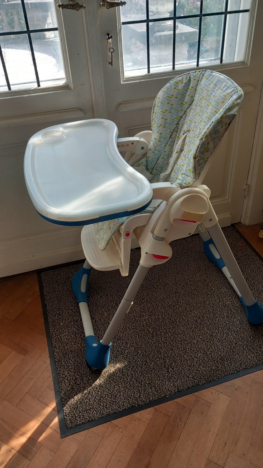 Chaise haute Chicco blanc-bleue, Enlèvement, Utilisé, Chaise pliante, Plateau amovible