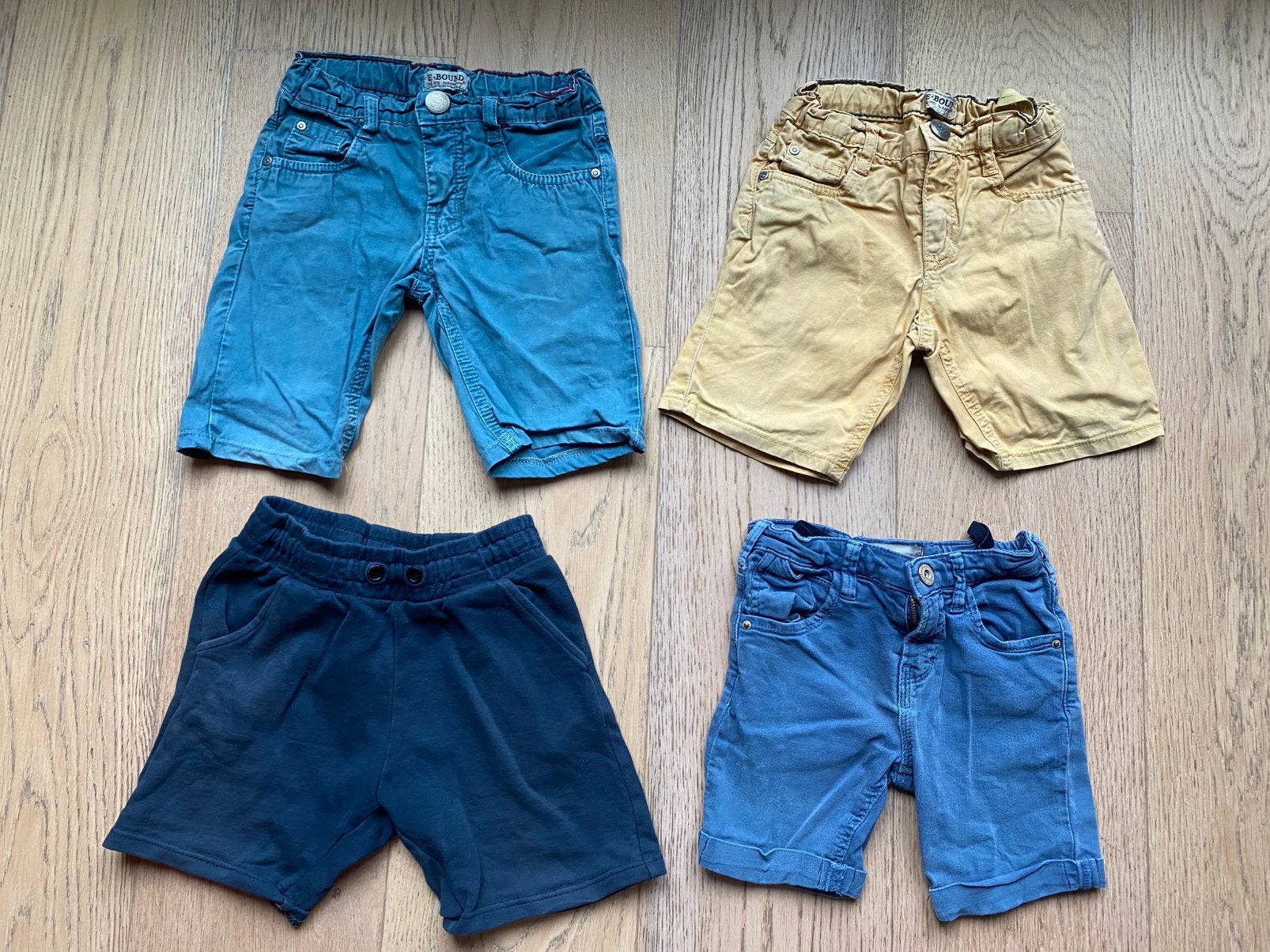 Set van 4 speelshorts maat 110/116, Ophalen of Verzenden, Gebruikt, Jongen of Meisje, Broek