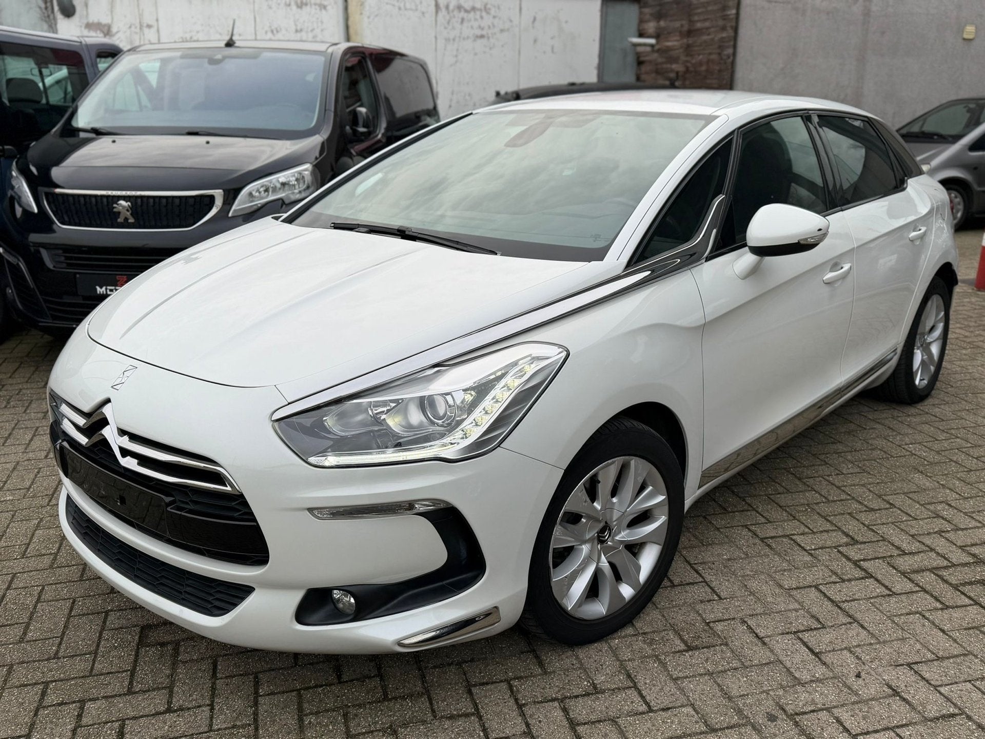DS 5, Euro 5, Noir, 5 portes, Tissu