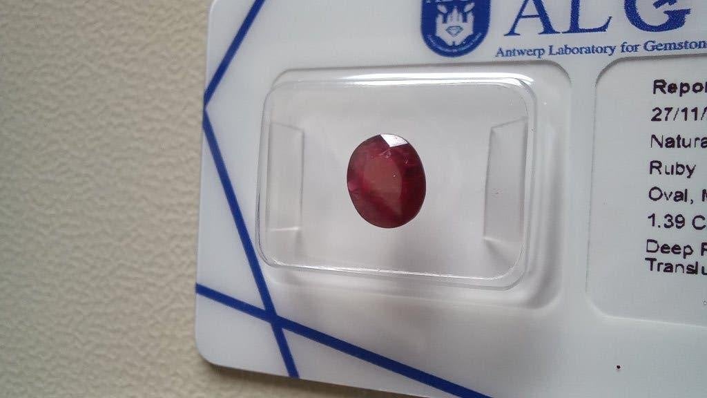 Véritable Rubis - 1,39 carat - avec certificat photo scellé, Enlèvement ou Envoi