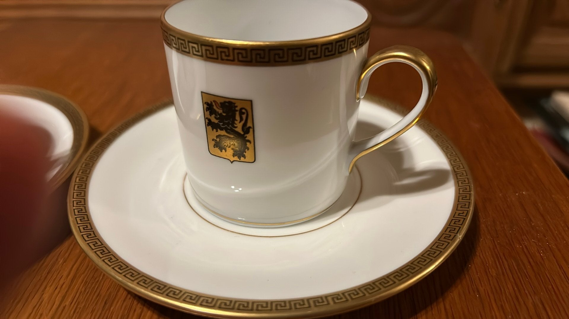 2 tasses à café en métal doré, Antiquités & Art, Enlèvement ou Envoi