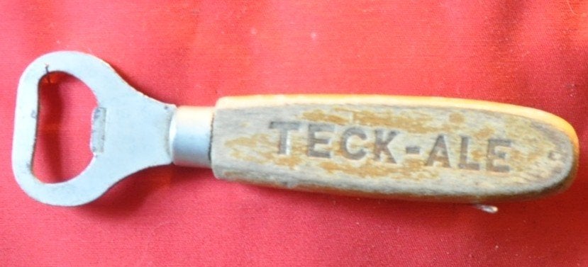 décapsuleur publicitaire teck ale bois et metal (x2120), Collections, Enlèvement ou Envoi, Utilisé, Ouvre-bouteille, Autres marques