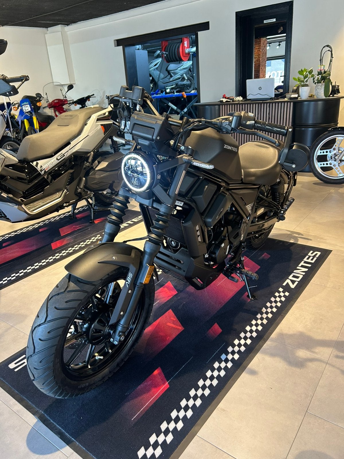 Zontes 125c Mat zwart - Chopper, Ophalen