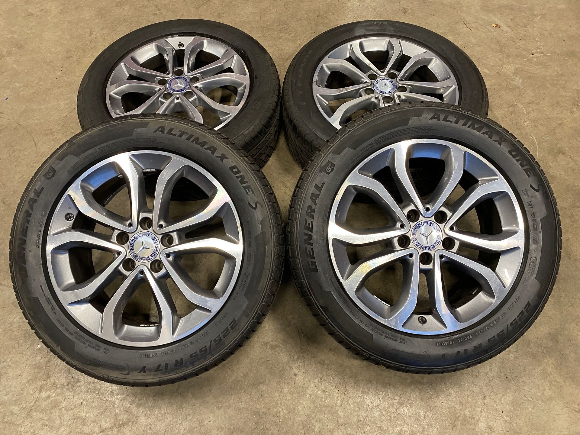17 inch originele velgen + zomerbanden MB E klasse W213, Auto-onderdelen, Gebruikt, -, -, Banden en Velgen