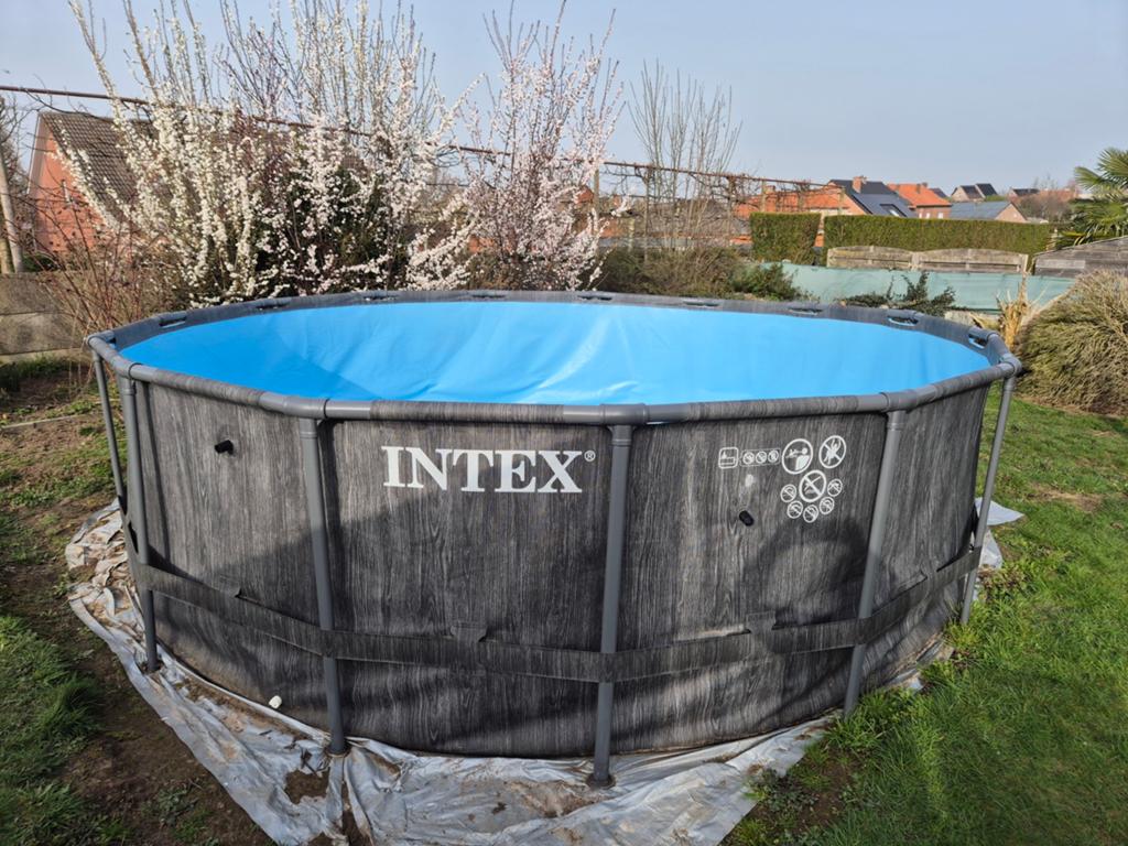 Te koop Intex zwembad met toebehoren, Ophalen
