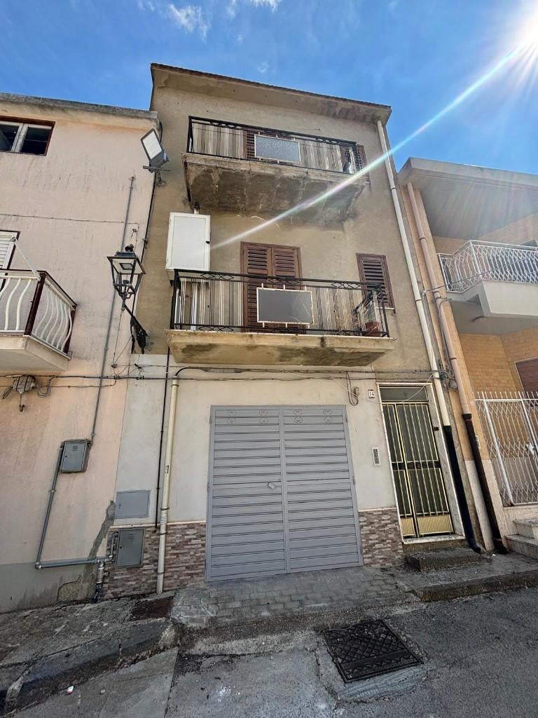 Sicile, Appartement 120 m² avec terrasse à 30 min de la mer, Immo, Village, 120 m², Montedoro, 5 pièces