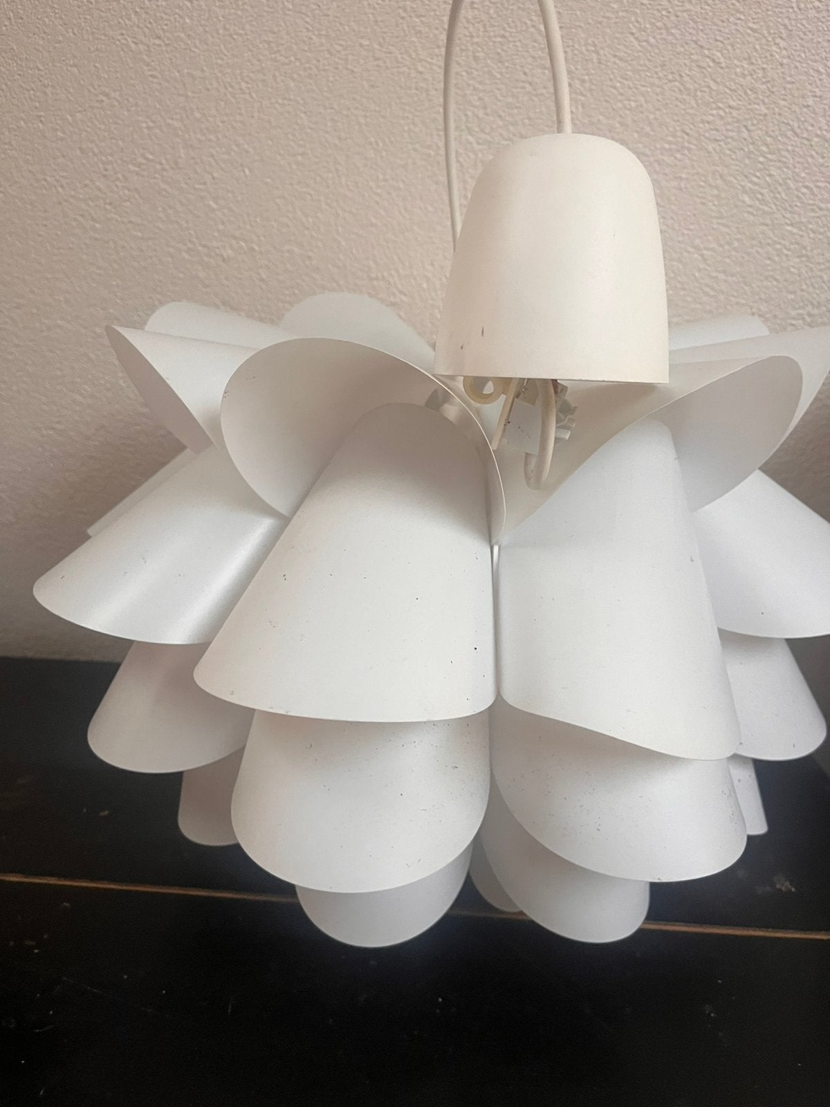 Witte plafondlamp, Huis en Inrichting, Lampen | Hanglampen, Kunststof, Gebruikt, Lotus vintage, E27 (groot)