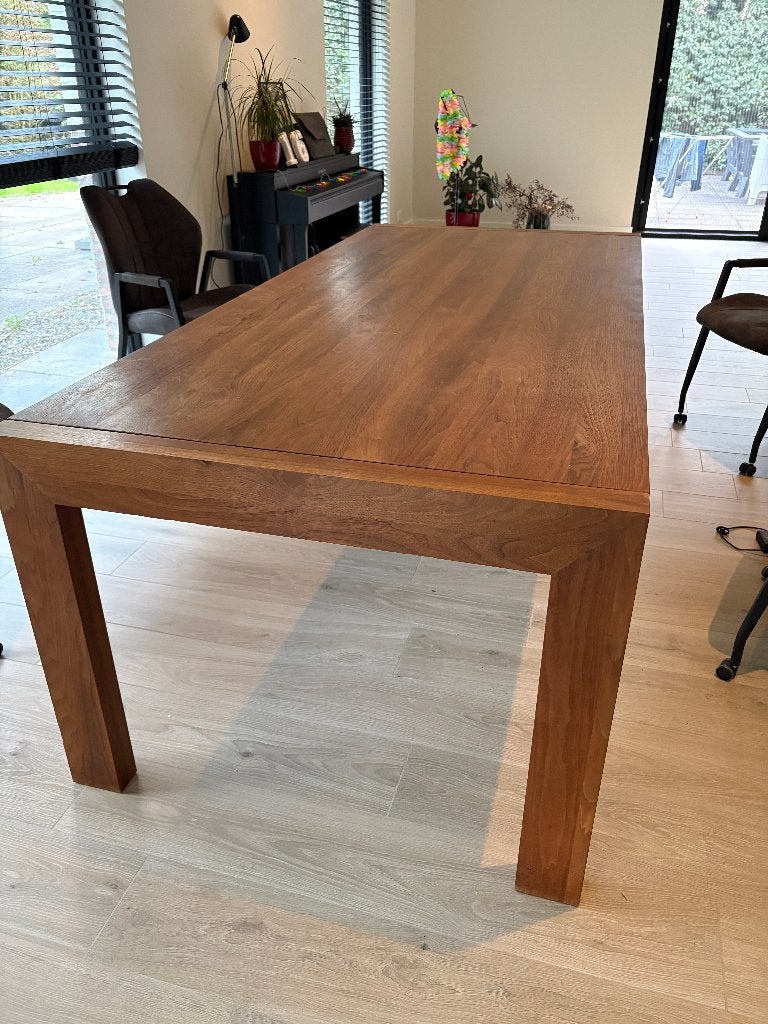 Mooie, grote walnoten eettafel te koop, Comme neuf, Enlèvement, 200 cm ou plus, Cinq personnes ou plus