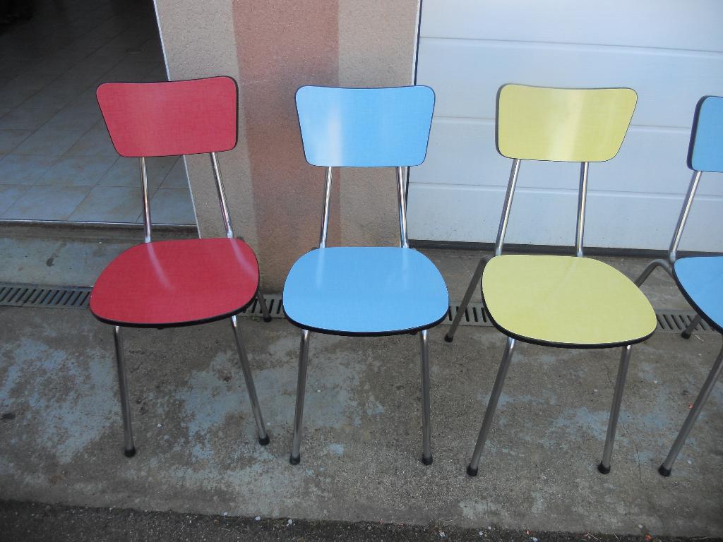 chaises formica marque ROC 2 bleu , 2 jaune , 2 rouge, Ophalen