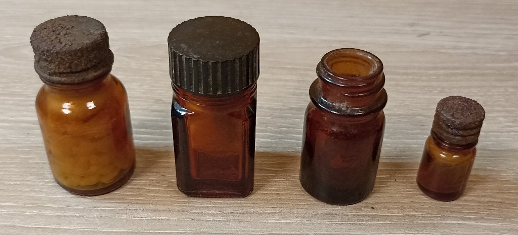 Lot de 4 flacons médicaux d'époque – Fouille terrain ww2, Envoi, Armée de terre, Autres types