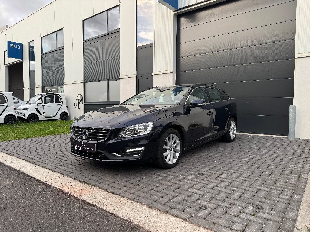 Volvo V60 T4 Geartronic LEDER/CAMERA/NAVI/TREKHAAK/GARANTIE, Dealer onderhouden, Euro 6, 4 cilinders, 1969 cc