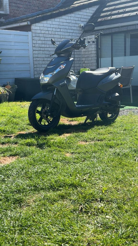 Grijze peugeot kisbee gt, Fietsen en Brommers, Scooters | SYM, Ophalen, Gebruikt, Klasse A (25 km/u), Benzine