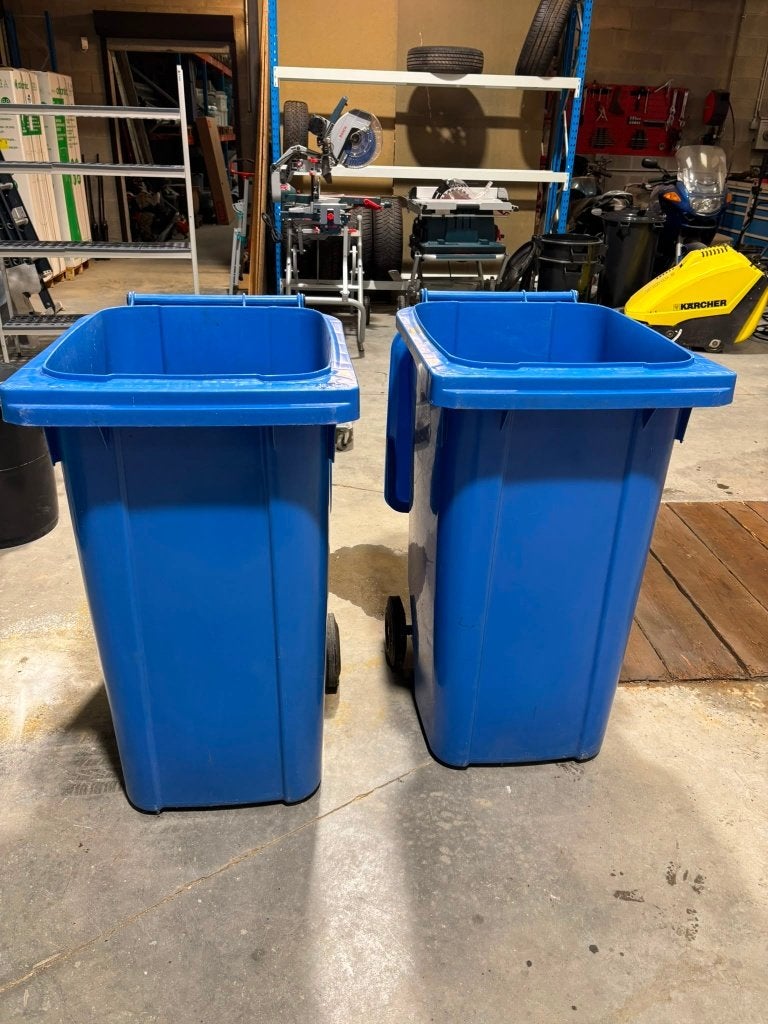 Poubelle 240 litres bleu avec roues, Ophalen, Kunststof, 40 liter of meer, Zo goed als nieuw