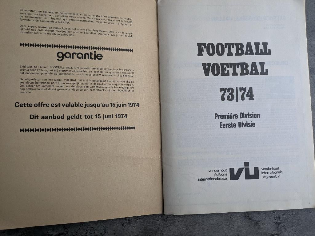 VOETBAL ALBUM 1973/1974 Voetbalsterren ed. vanderhout, Ophalen of Verzenden