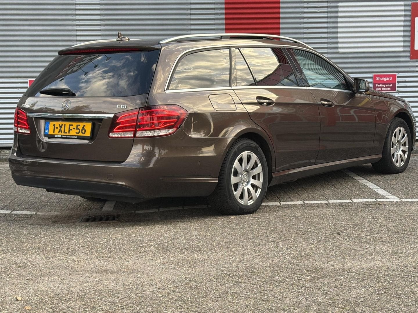 Mercedes-Benz E 200 Estate CDI Ambition Automaat | € 4.500,-, Auto's, Automaat, Parkeerassistent, Zwart, Bruin