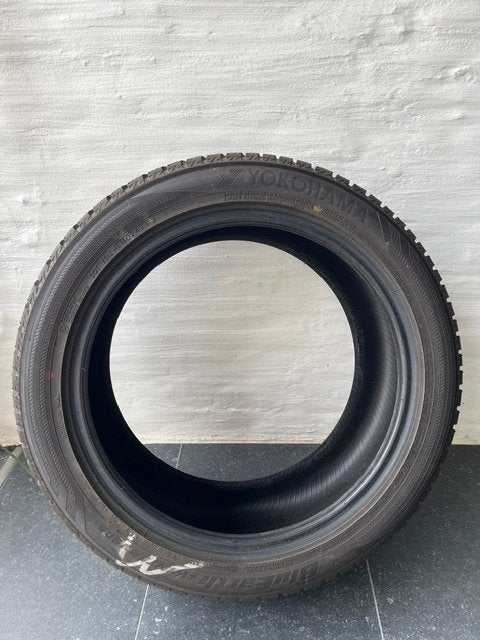 1x pneu d'hiver Yokohama 245/45R18 100V V906 — Presque neuf, Autos : Pièces & Accessoires, Pneus & Jantes, Véhicule de tourisme