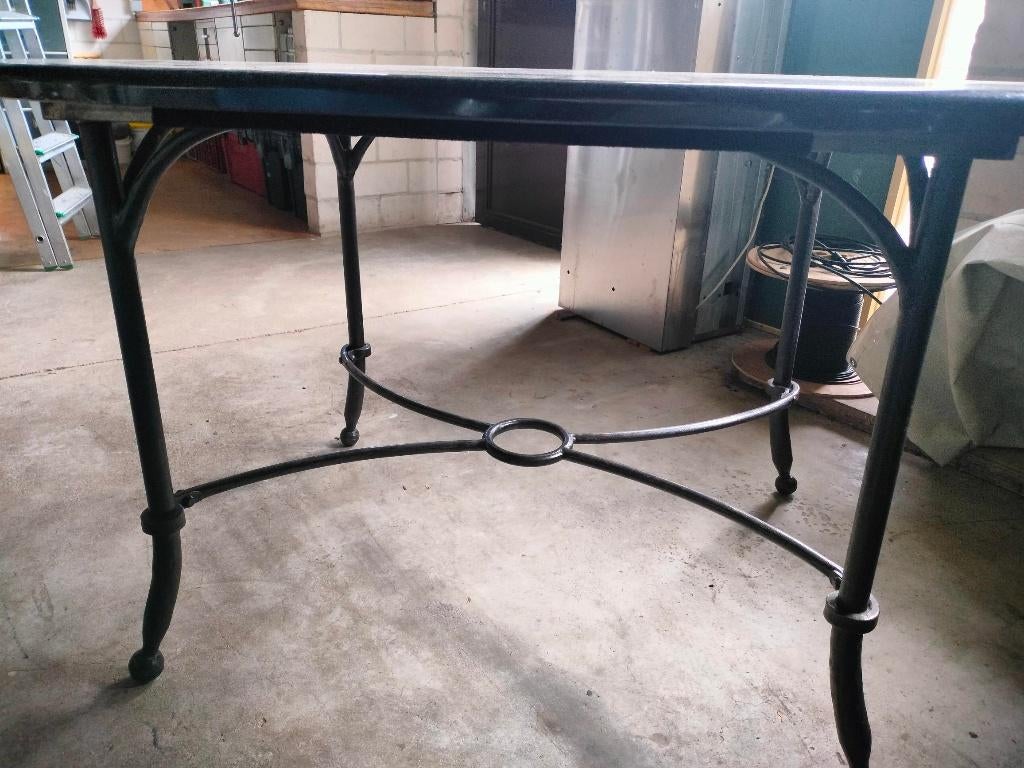 table en marbre avec pieds en fer forgé, 100 à 150 cm, Quatre personnes, Comme neuf, Enlèvement