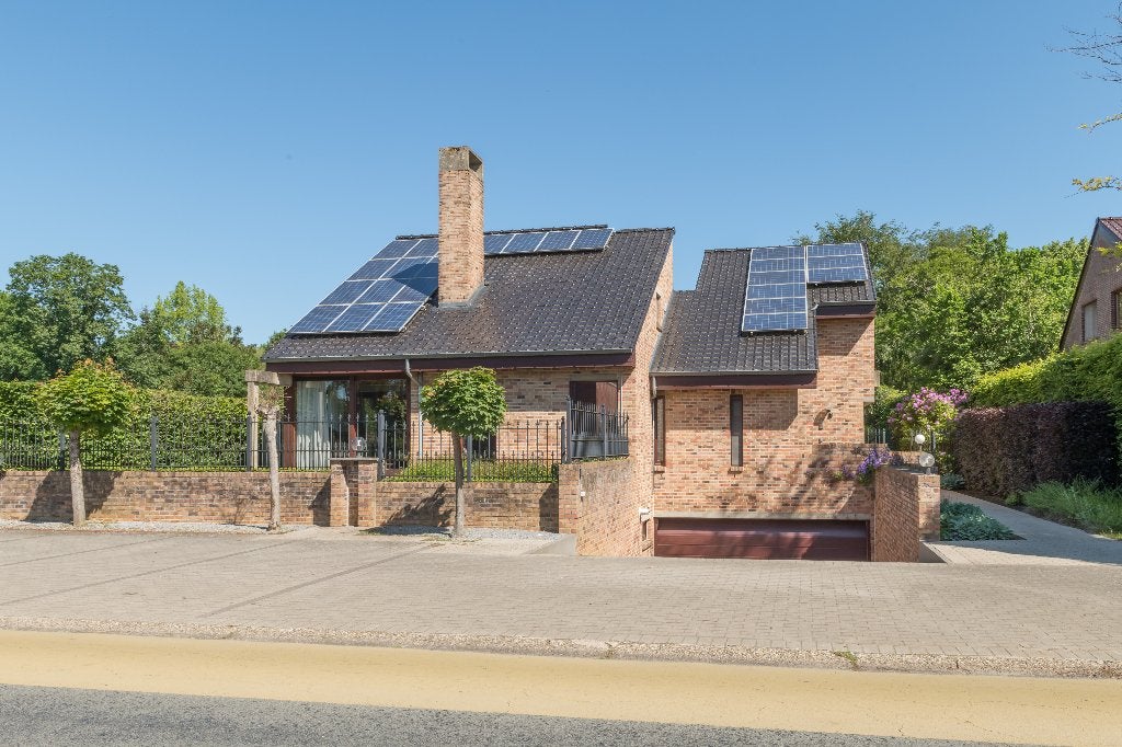 Unieke gezinswoning met praktijkruimte en veel potentieel, Immo, Huizen en Appartementen te koop, 500 tot 1000 m², Provincie Limburg