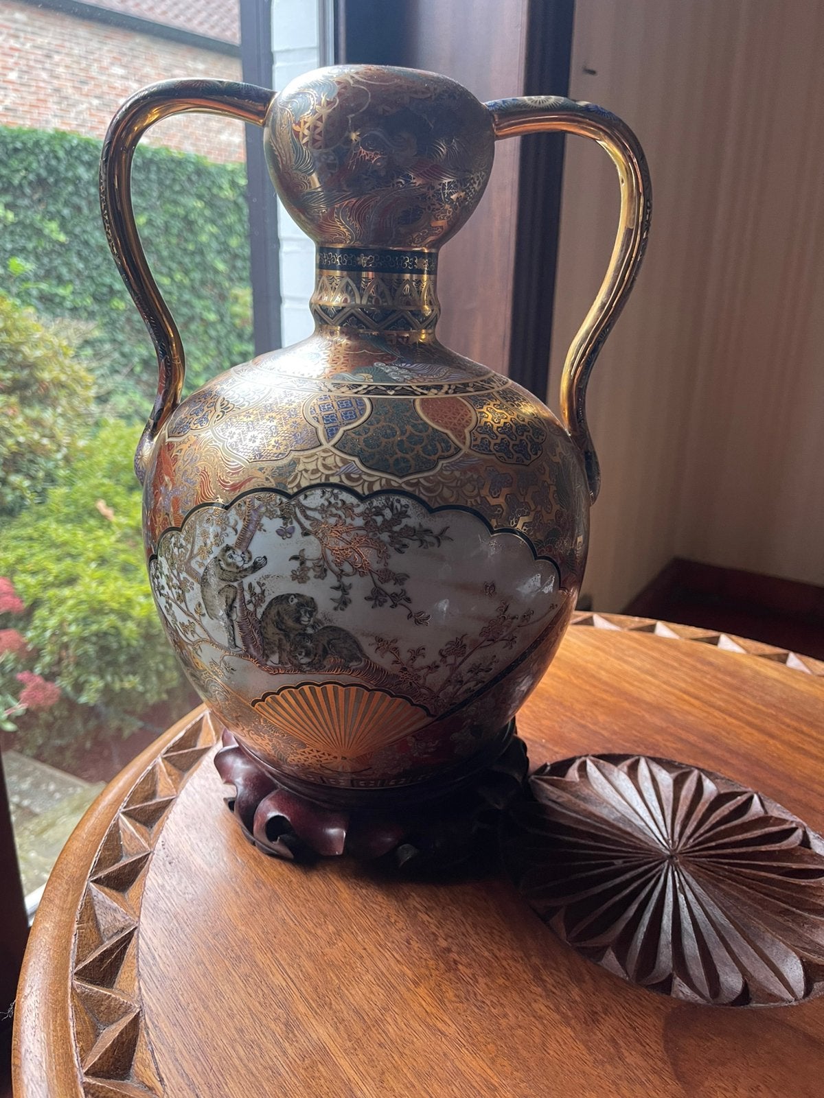 Joli vase, Enlèvement
