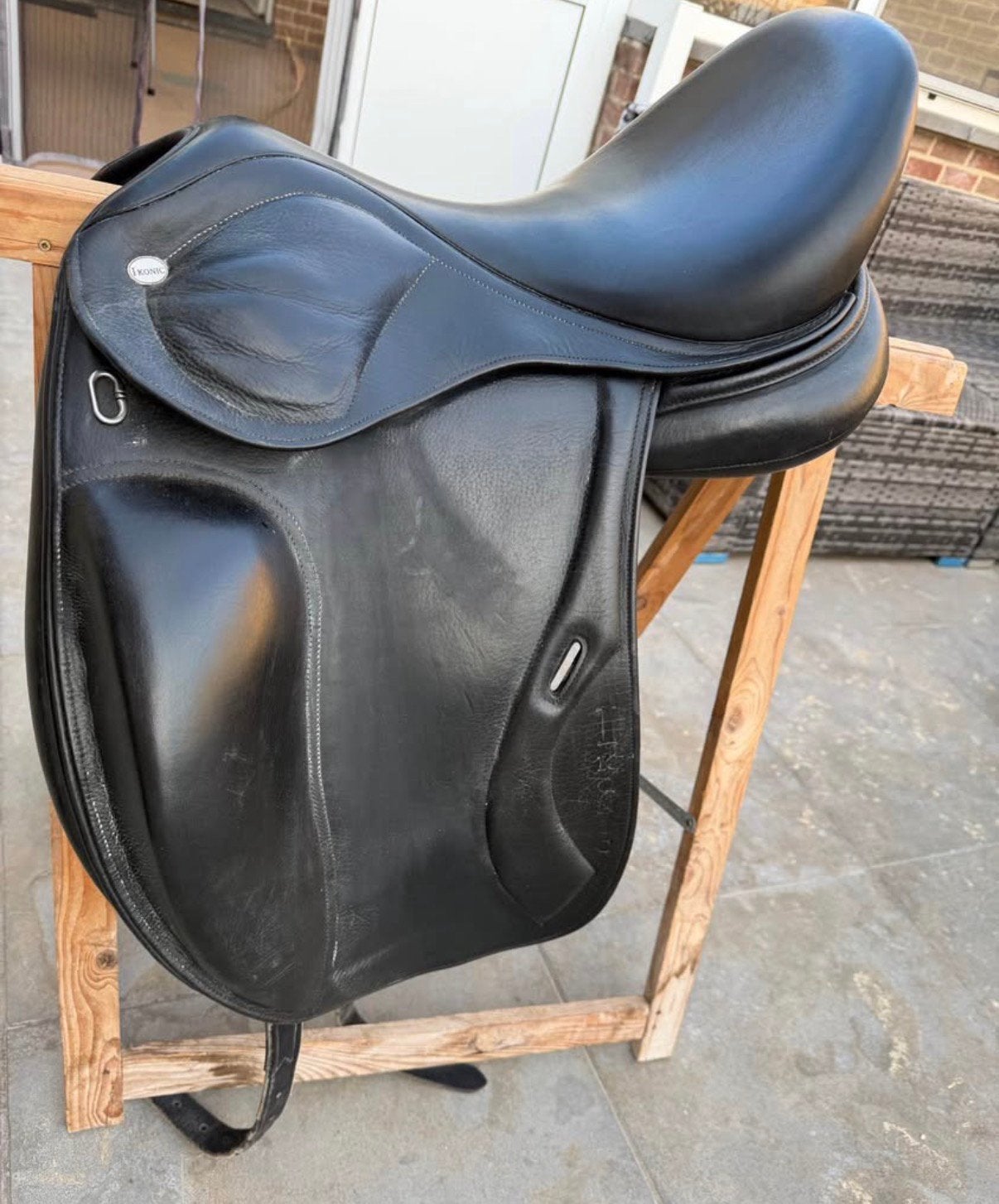 Ikonic dressuurzadel 18inch, Dieren en Toebehoren, Ophalen of Verzenden, Zo goed als nieuw, Ikonic