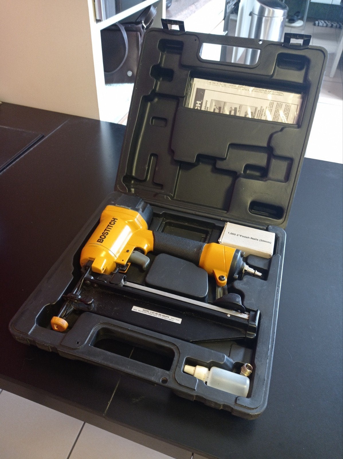Bostitch SB-1664FN nagelmachine, Ophalen