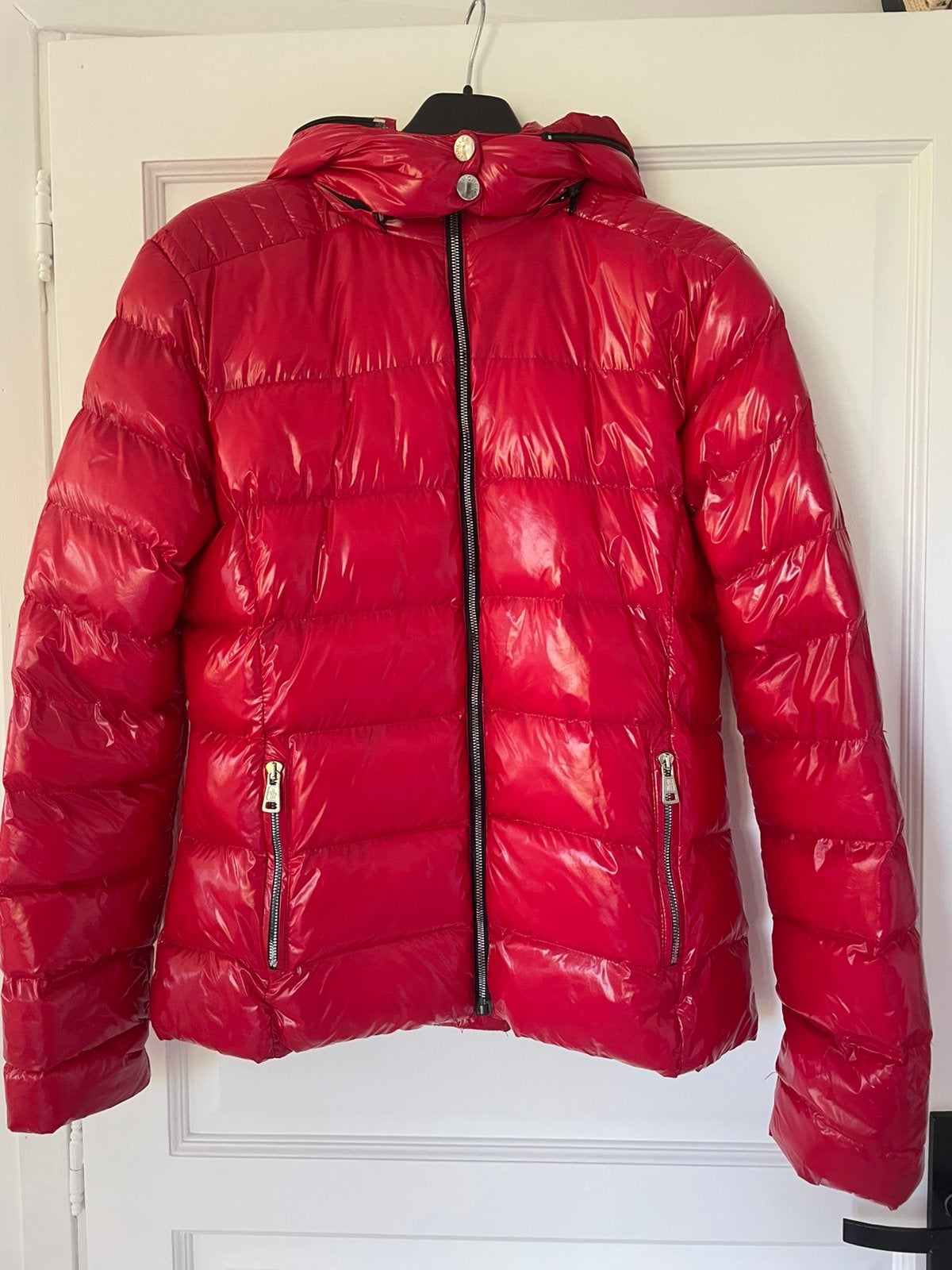 Jas met dons Moncler, Ophalen of Verzenden, Zo goed als nieuw, Maat 42/44 (L), Rood